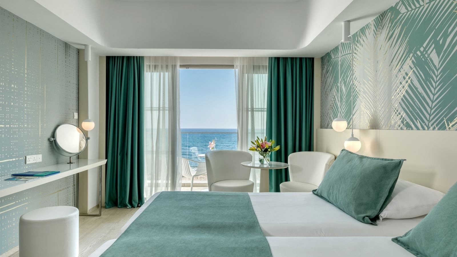 rooms-superior-room-seaview-balcony