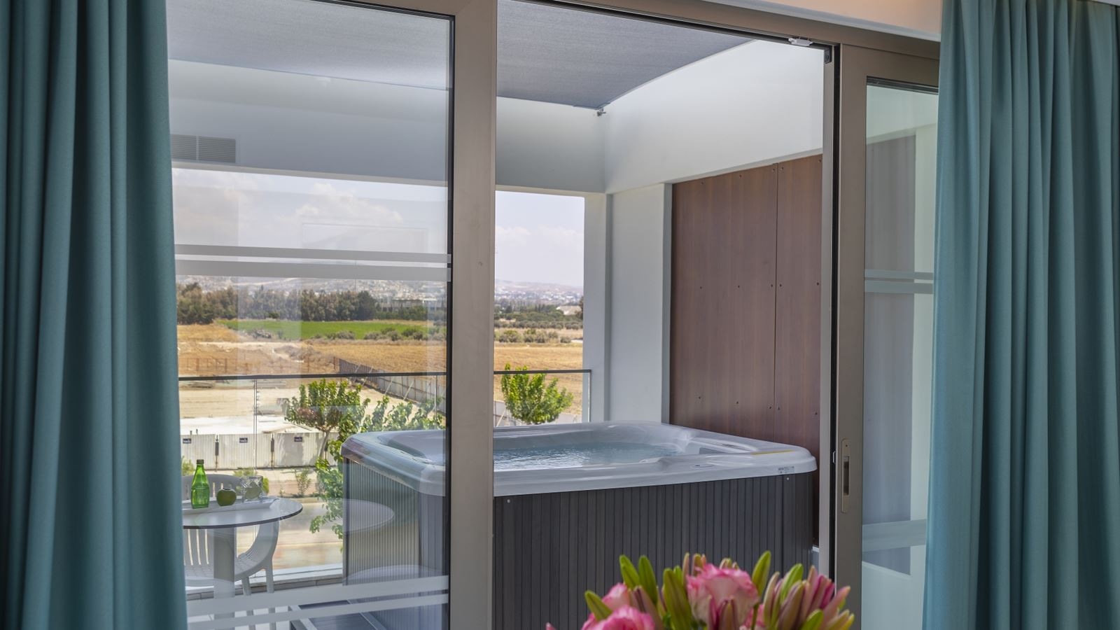 rooms-standard-juniorsuite-with-jacuzzi