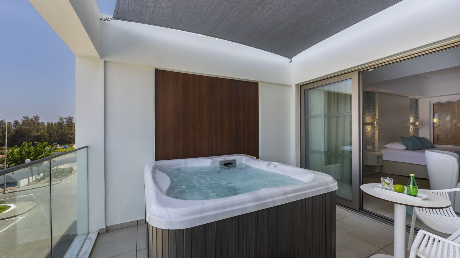 rooms-standard-juniorsuite-with-jacuzzi