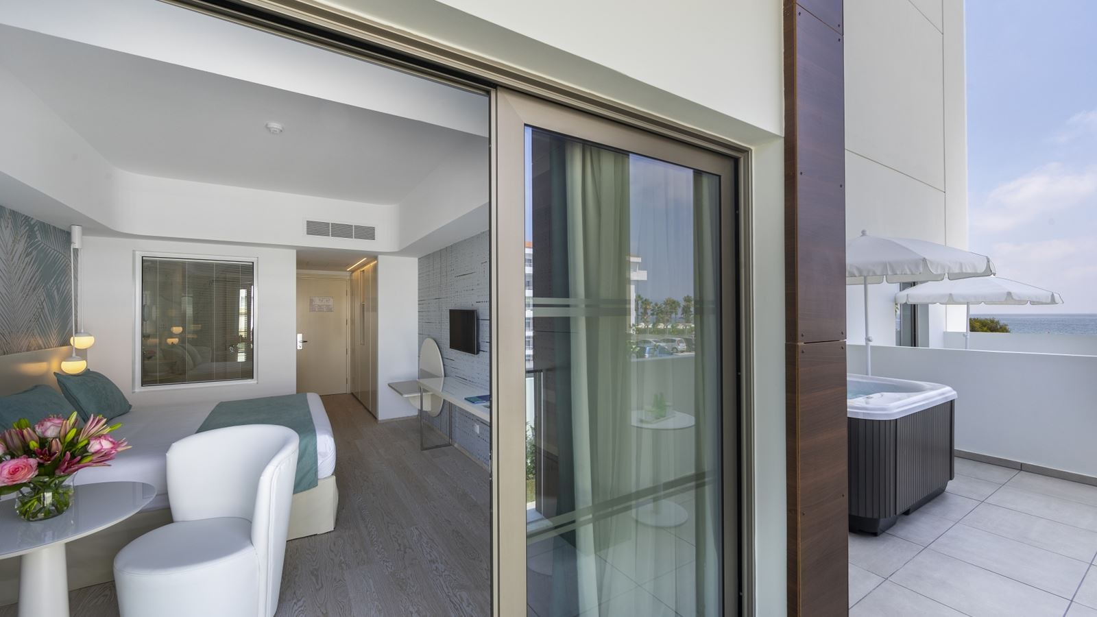 rooms-superior-room-private-jacuzzi-terrace