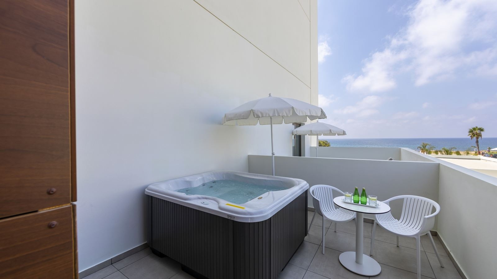 rooms-superior-room-private-jacuzzi-terrace