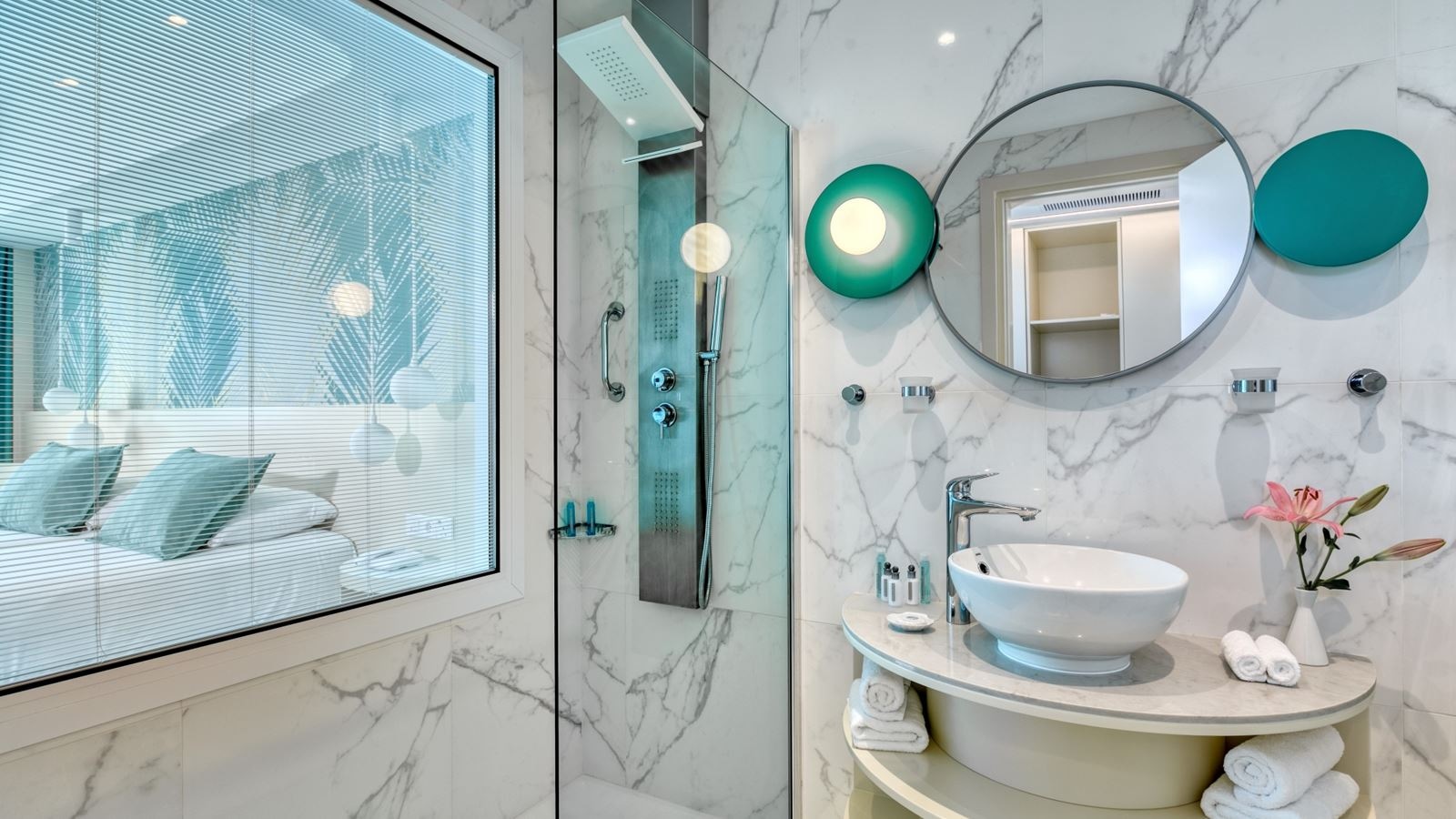 rooms-singleuse-superior-room-balcony