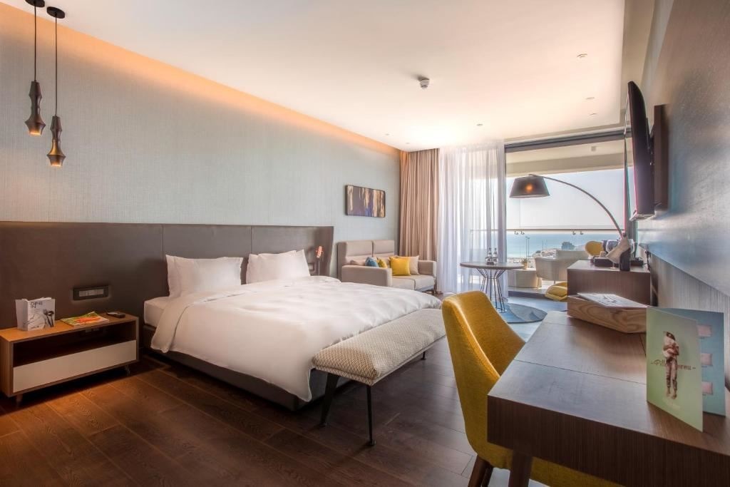 rooms-premium-room-seaview-balcony-or-terrace