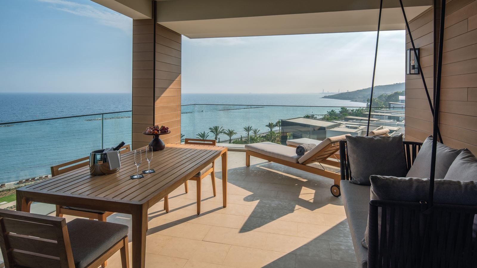 rooms-deluxe-grand-seaview-balcony-or-terrace