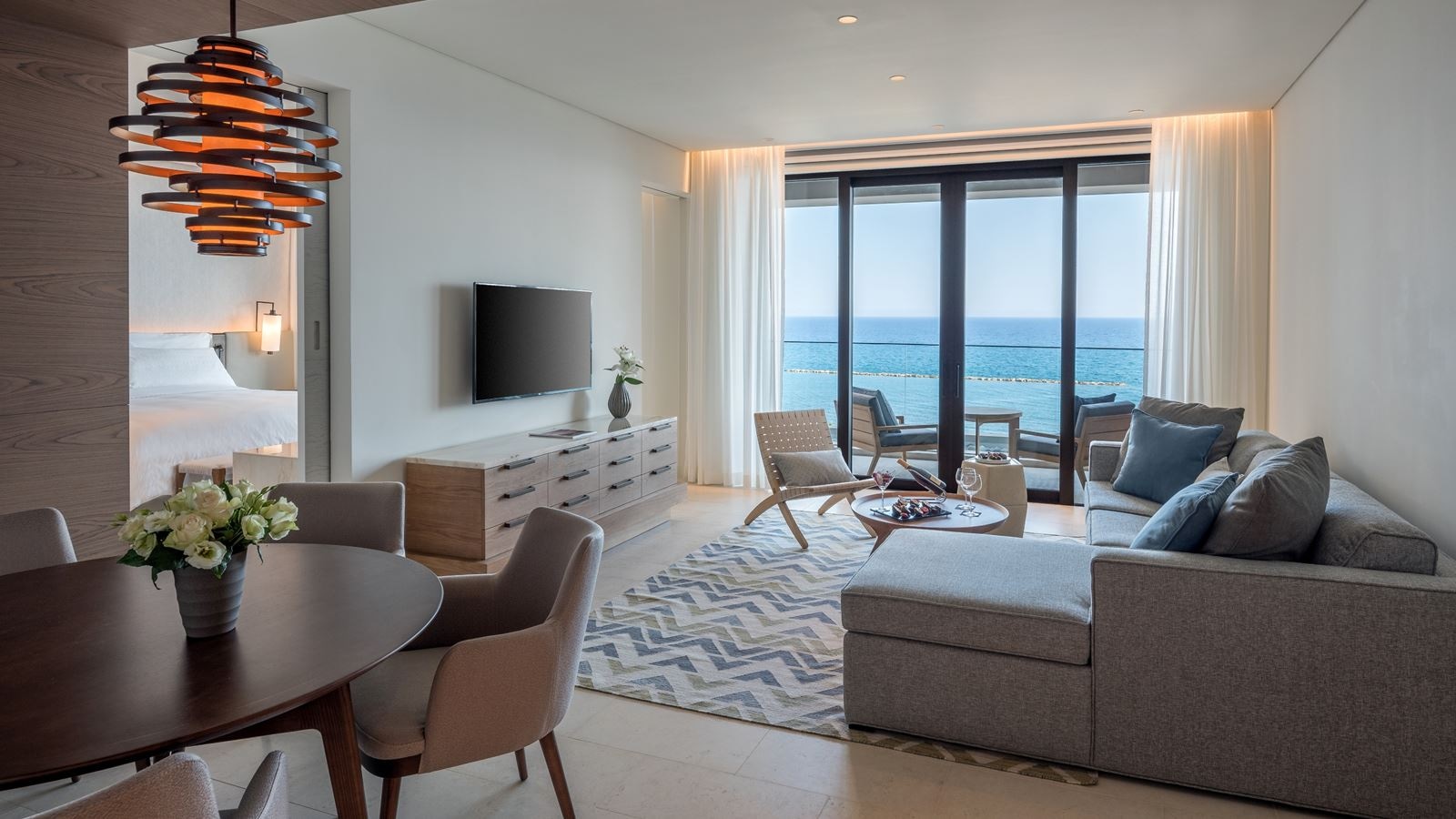 rooms-1-bedroom-deluxe-suite-seaview