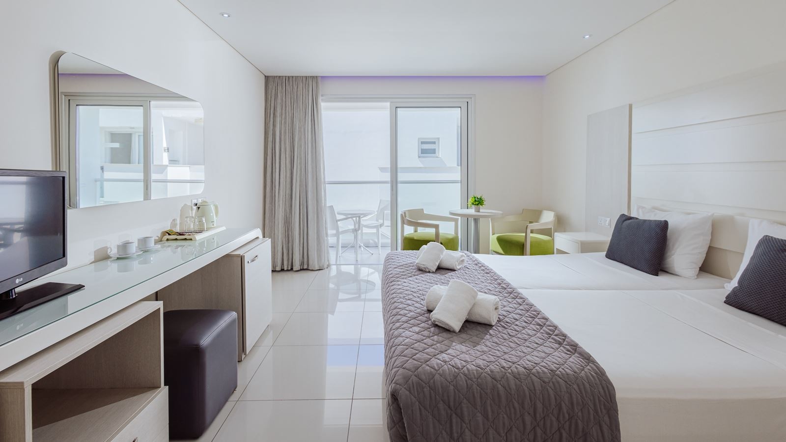 rooms-twin-pool-view