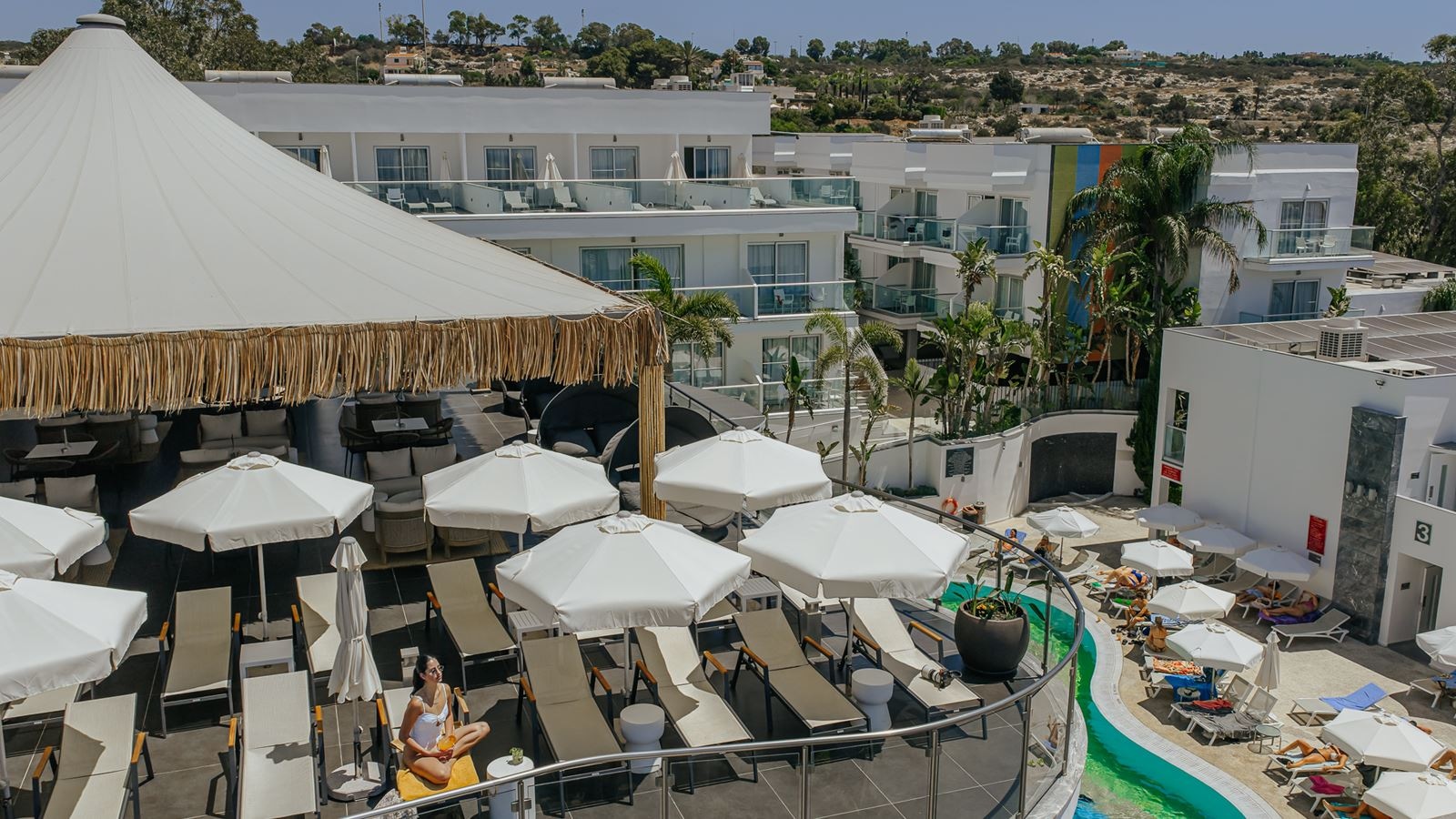 restaurants-sundaze-rooftop-bar