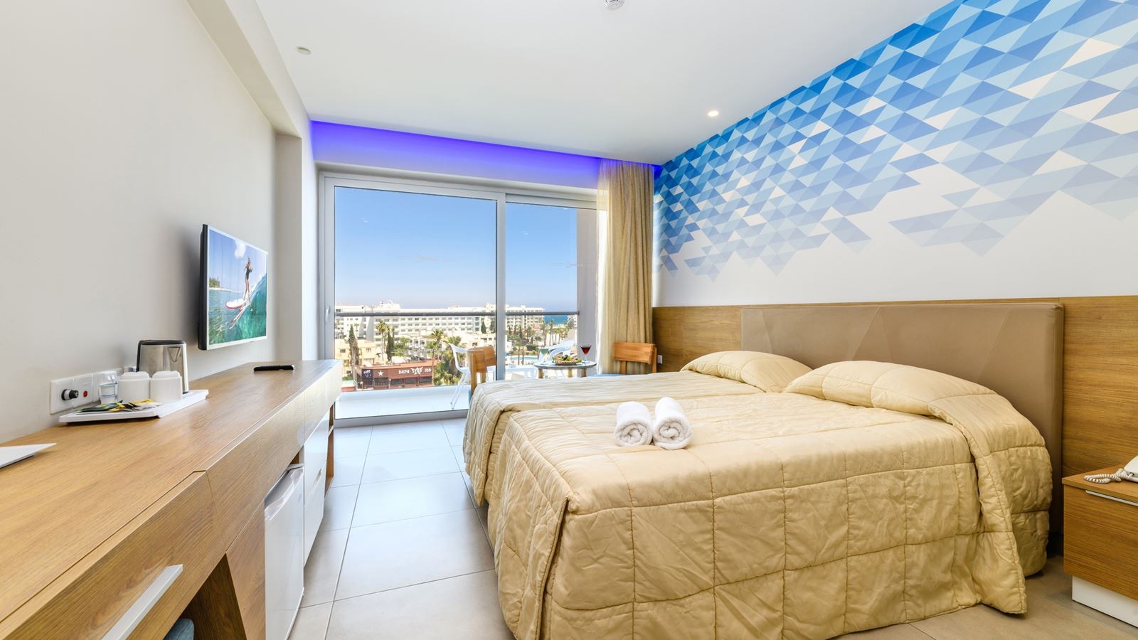 rooms-superior-room-seaview-balcony