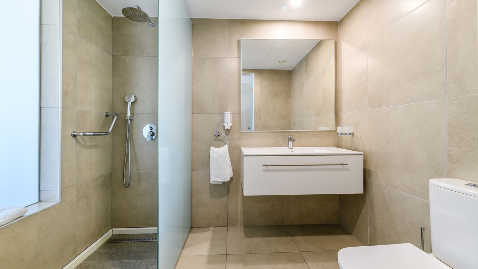 rooms-superior-room-seaview-balcony