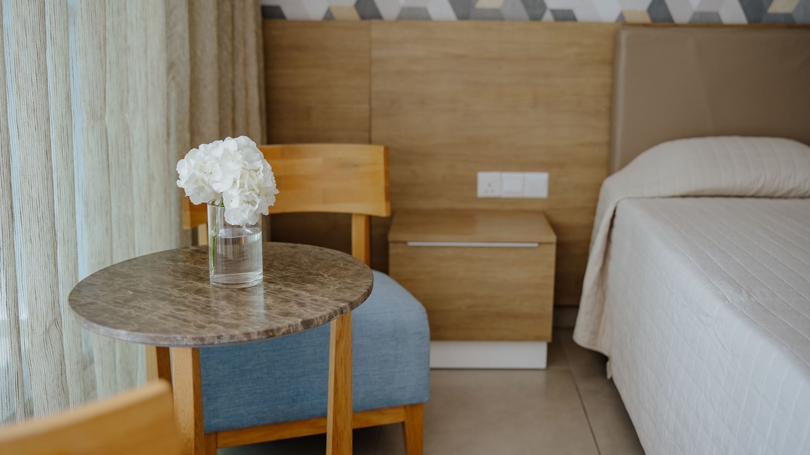 rooms-deluxe-room-inland-view