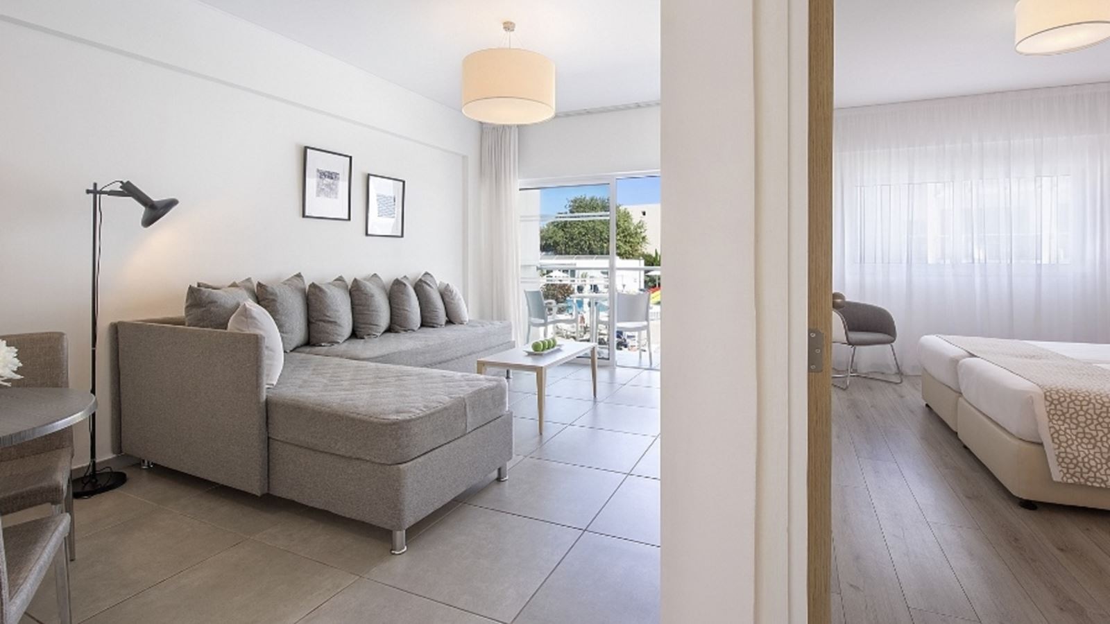 rooms-deluxe-family-room-balcony-or-terrace