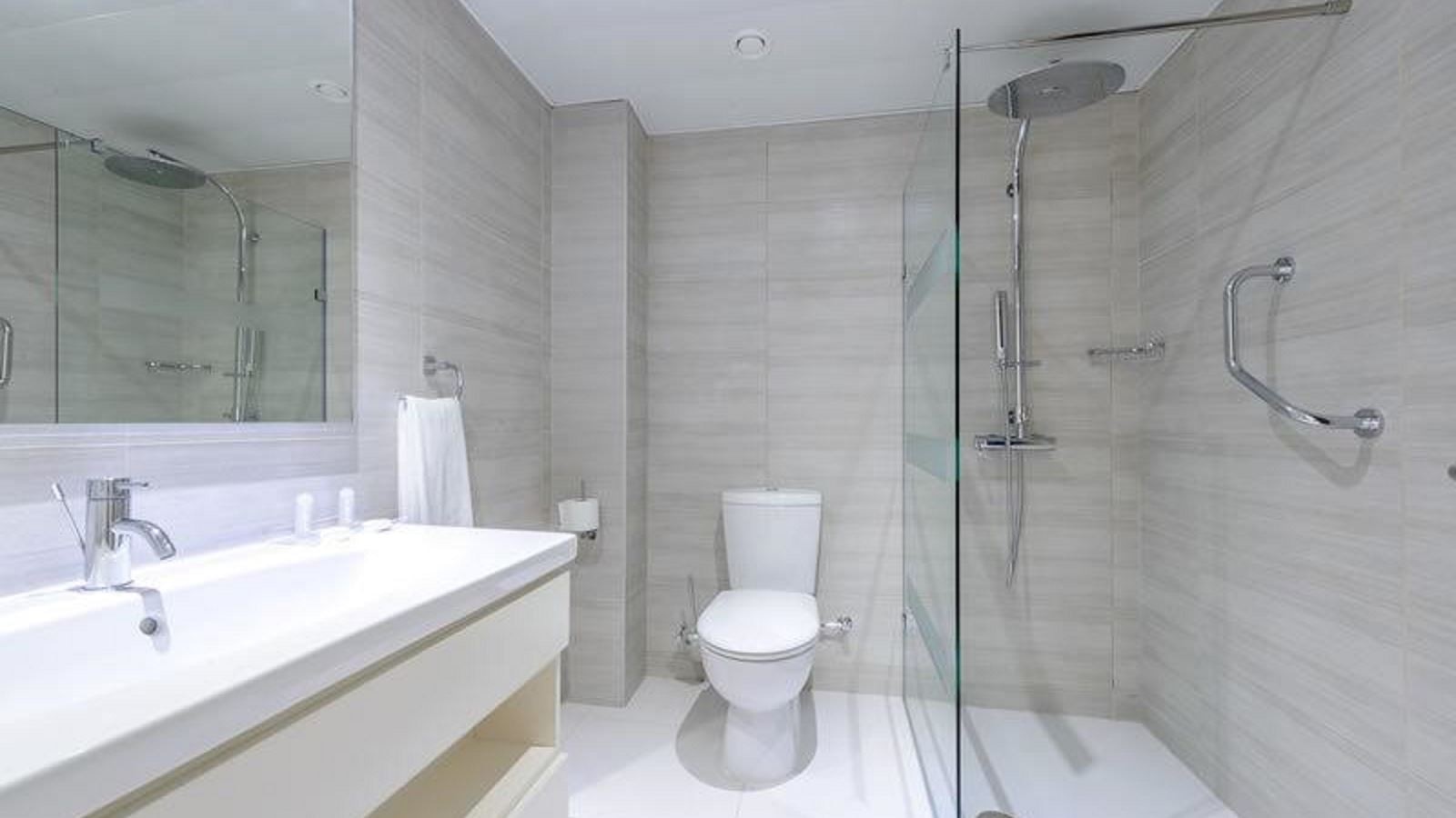 rooms-deluxe-room-balcony