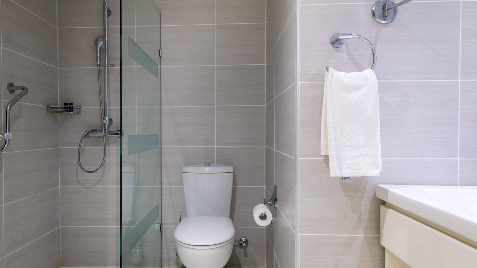 rooms-deluxe-room-balcony