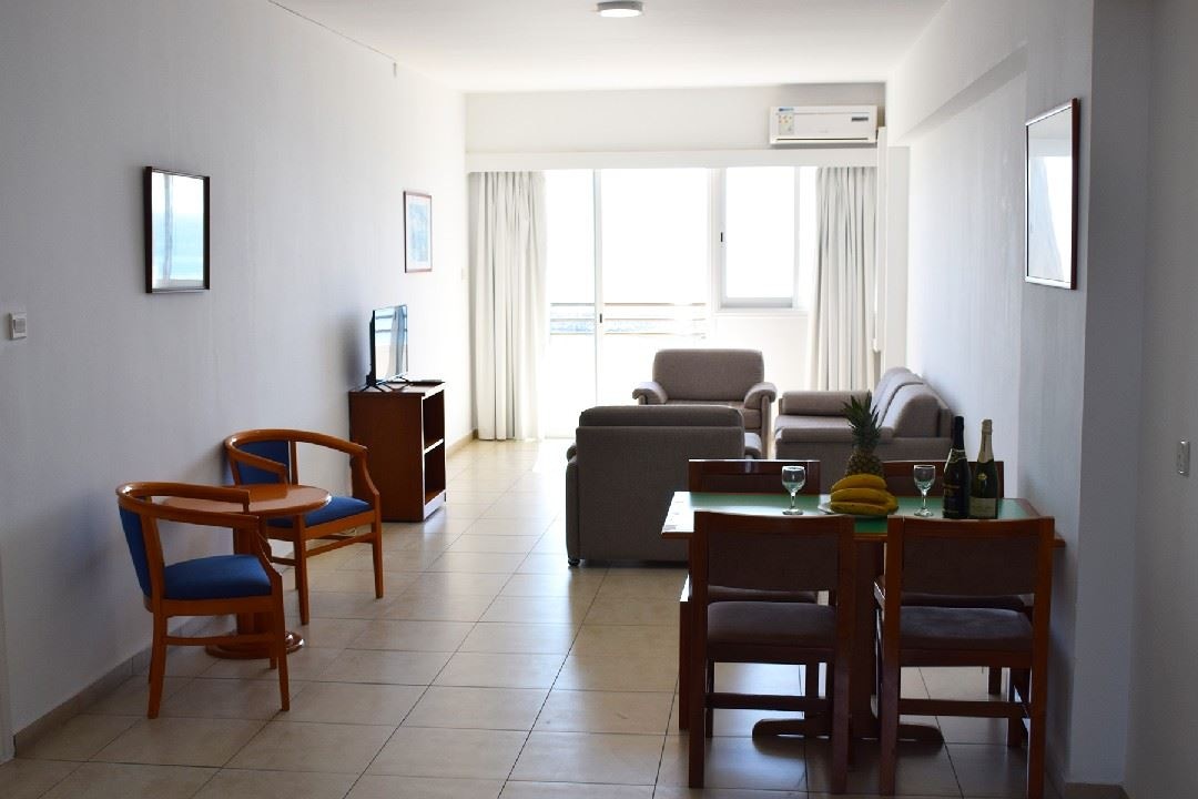 rooms-2-bedroom-apartment-seaview