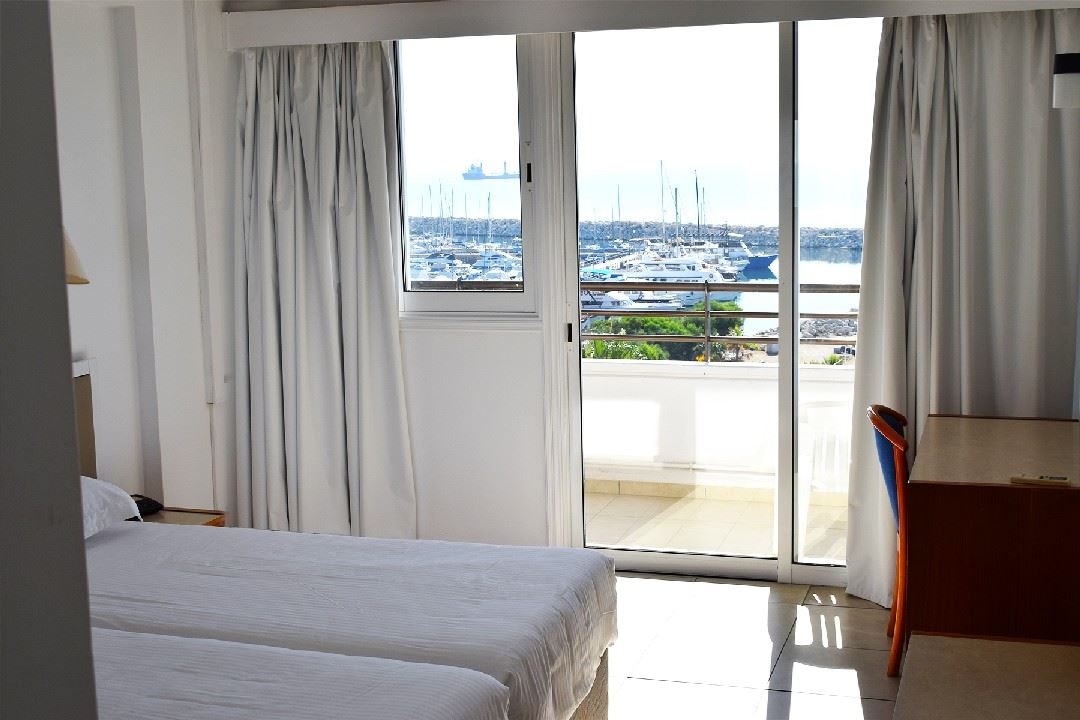 rooms-1-bedroom-standard-apartment-seaview