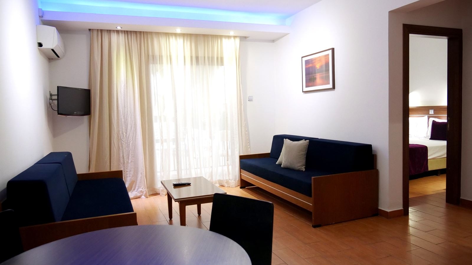 rooms-1-bedroom-annex-apartment-balcony