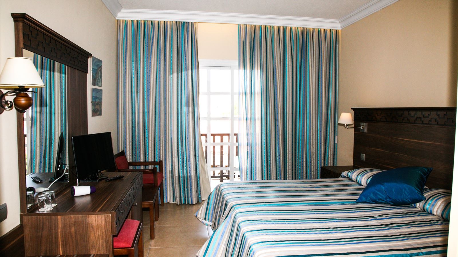 rooms-twin-standard-room-seaview