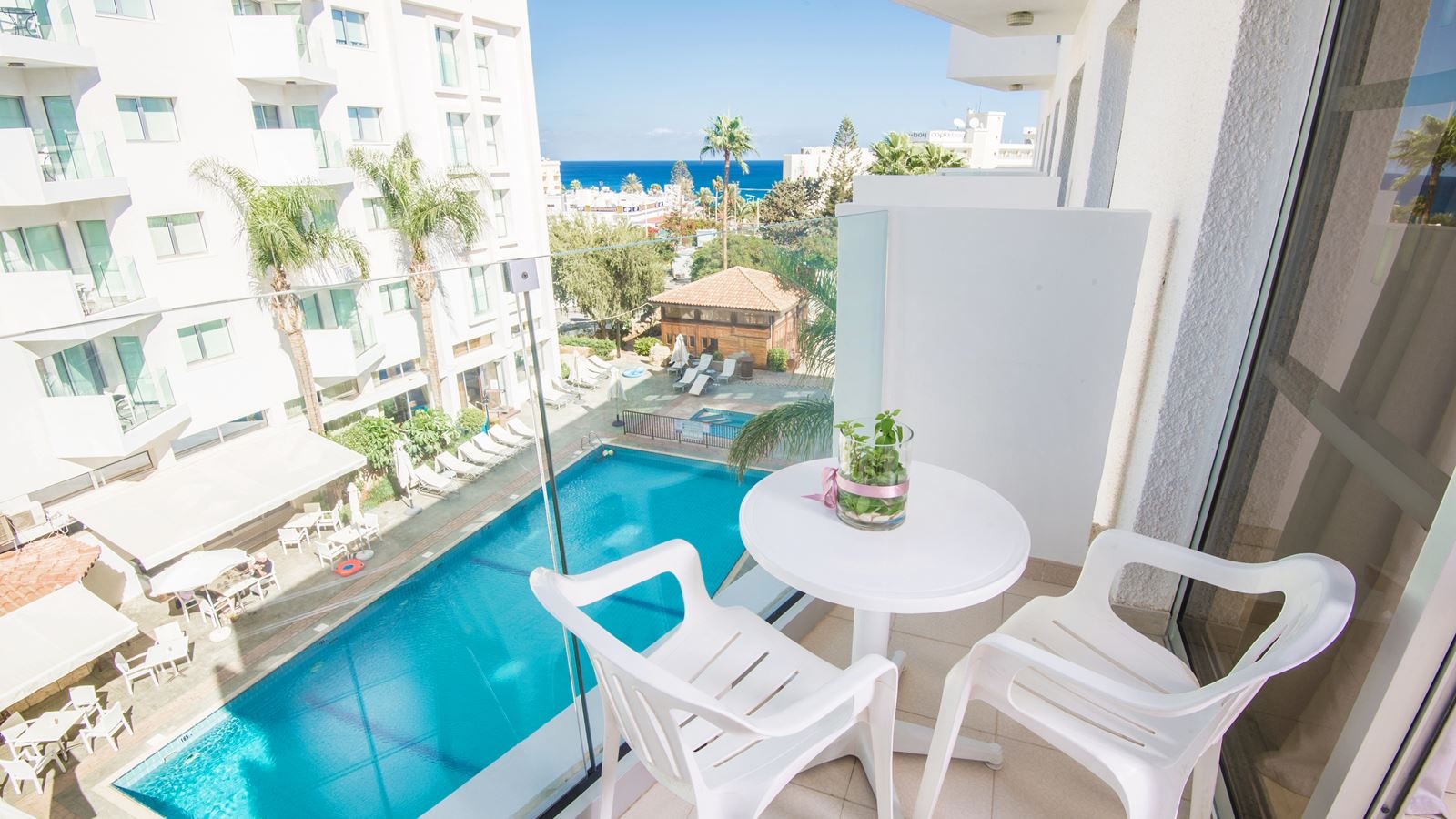 rooms-1-bedroom-apartment-balcony