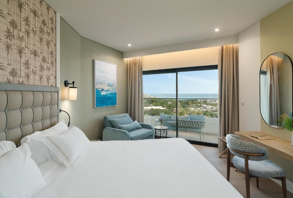 rooms-1-bedroom-signature-suite-sea-view--jacuzzi