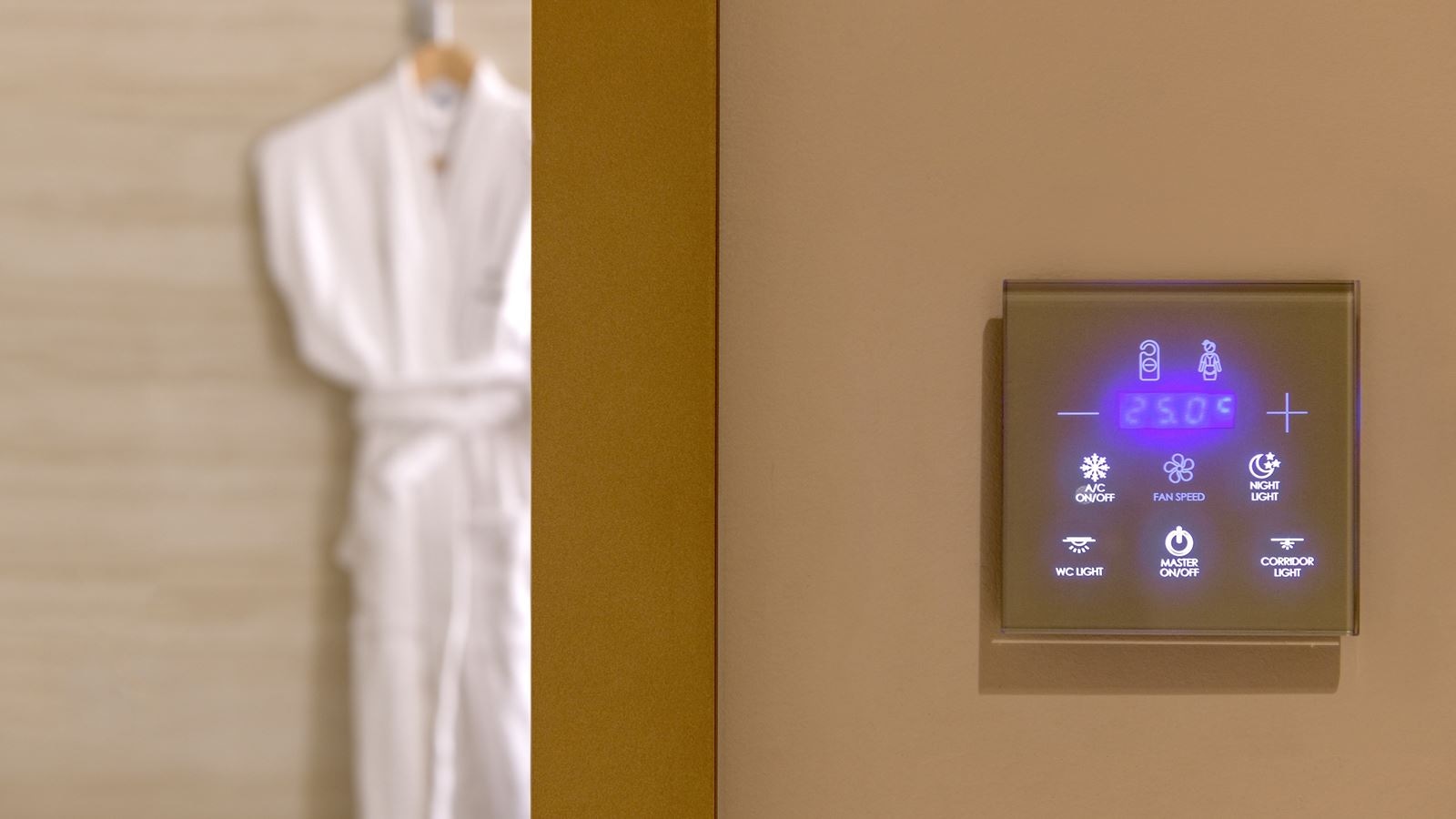 rooms-deluxe-roomlateral-seaviewbalcony