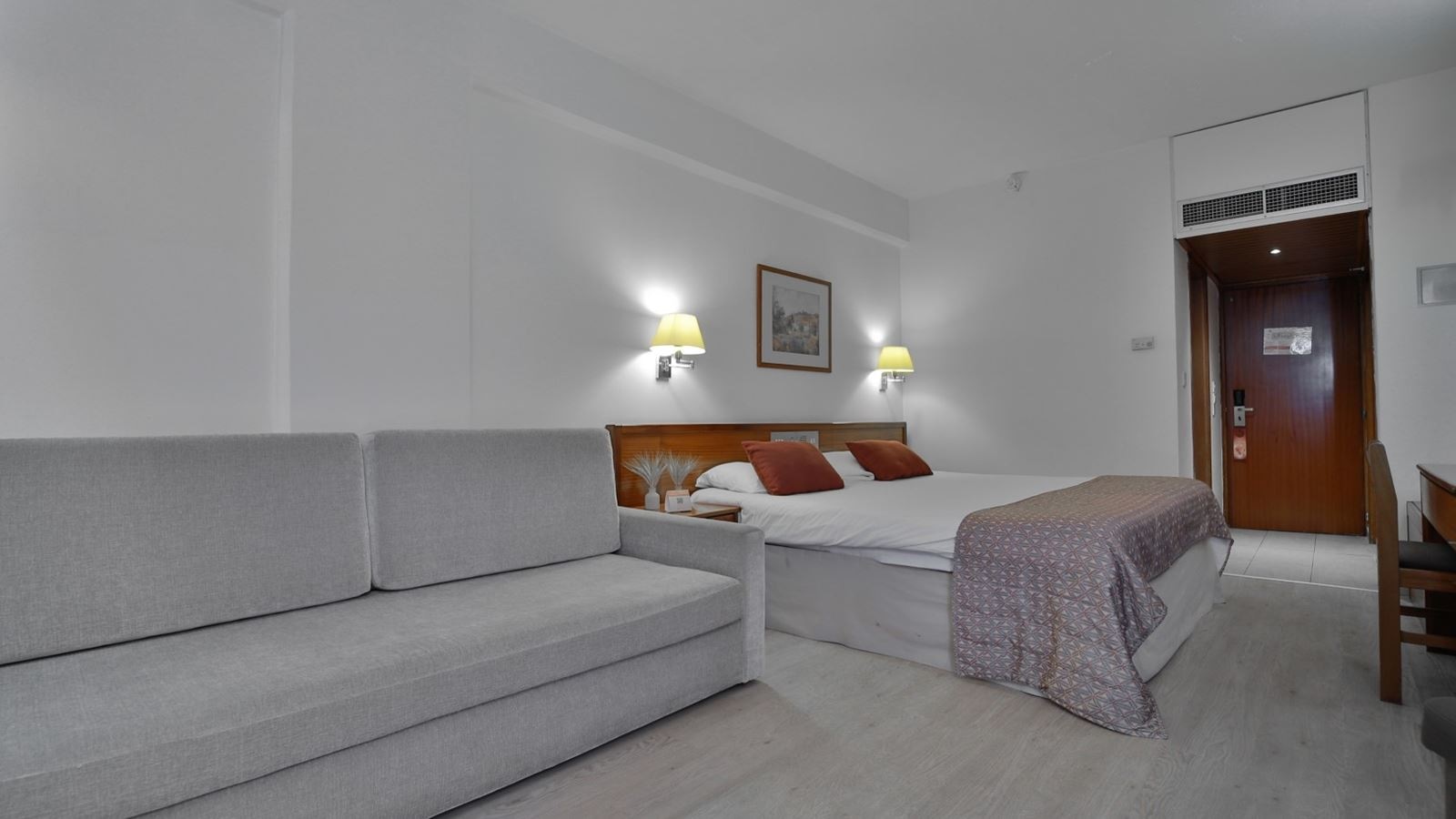 rooms-twin-superior-room-gardenpool-view-balcony