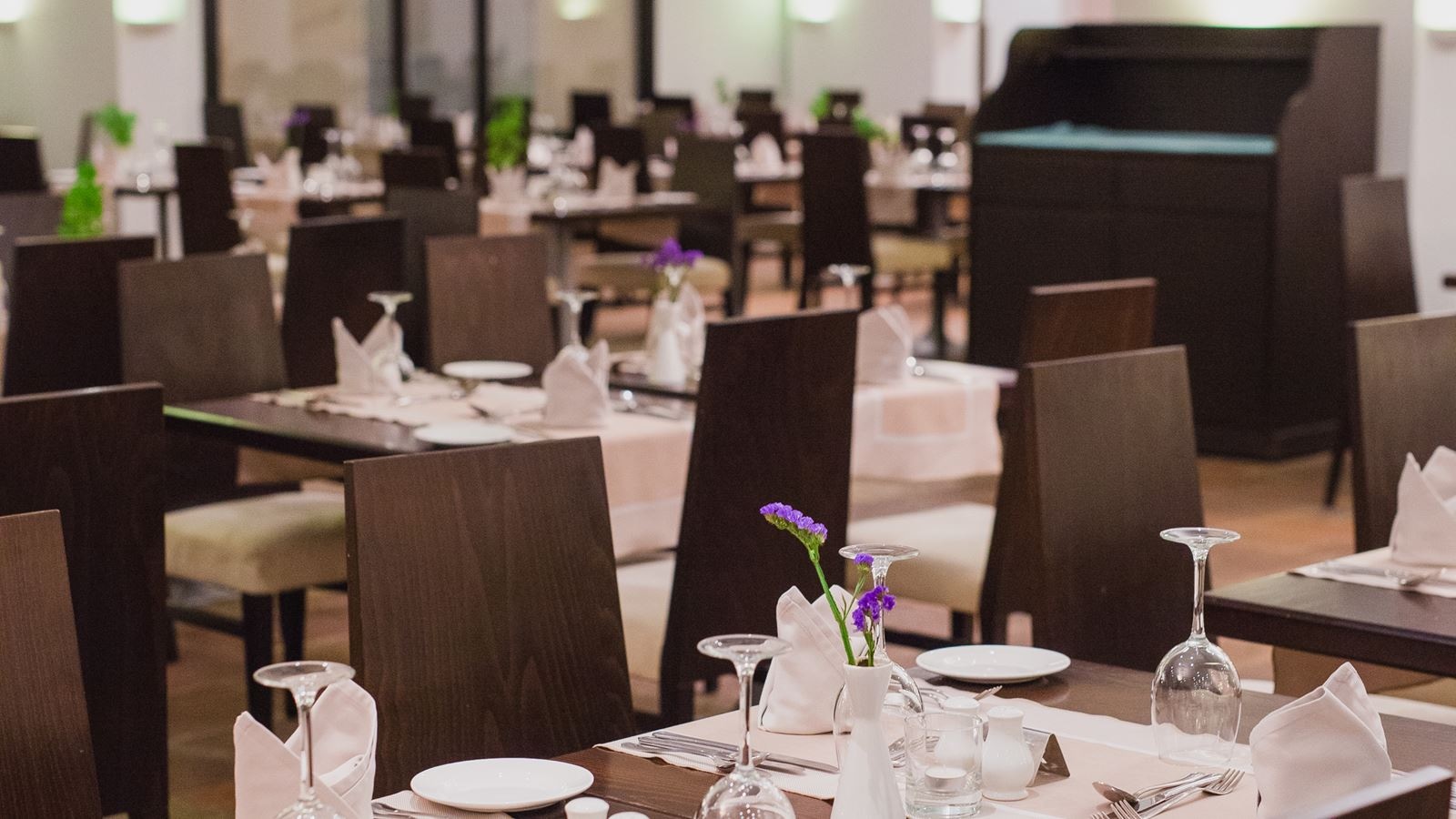 restaurants-cloisters-restaurant