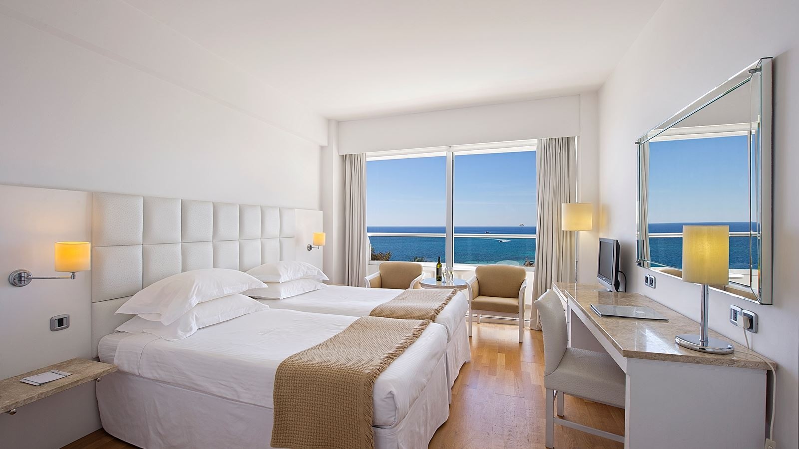 rooms-standard-room-seaview