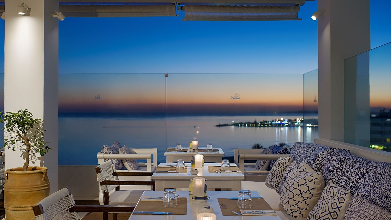 restaurants-roof-burger-bar