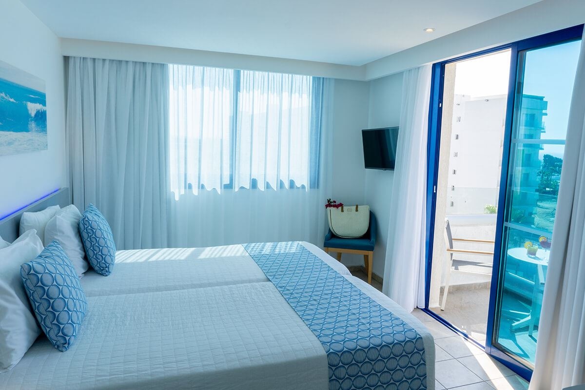 rooms-standard-room-balcony