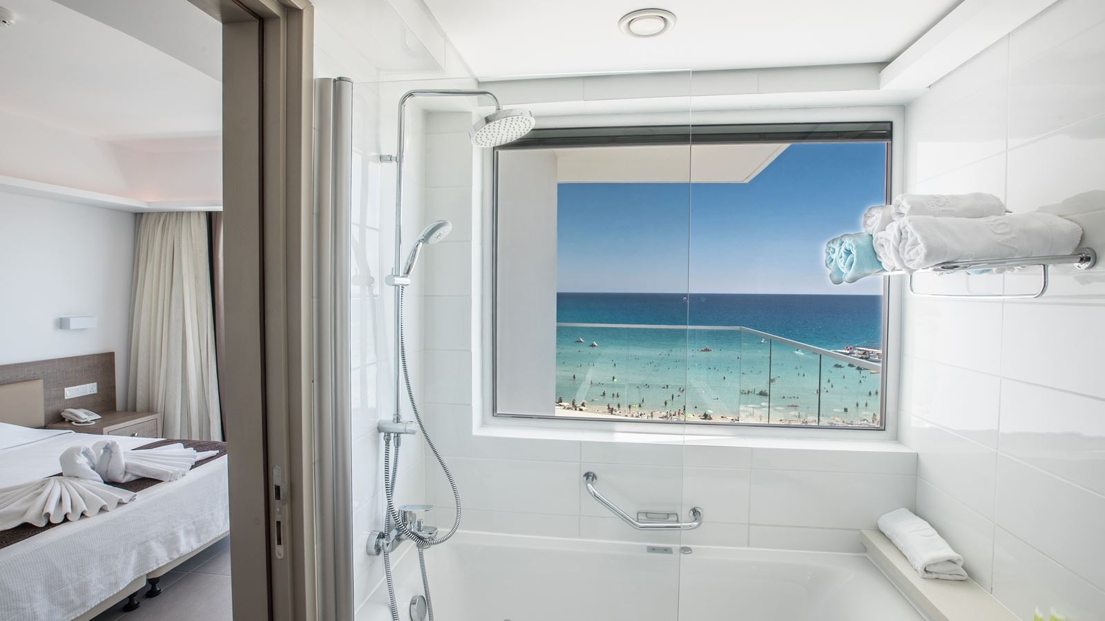 rooms-standard-suite--sea-view-balcony-