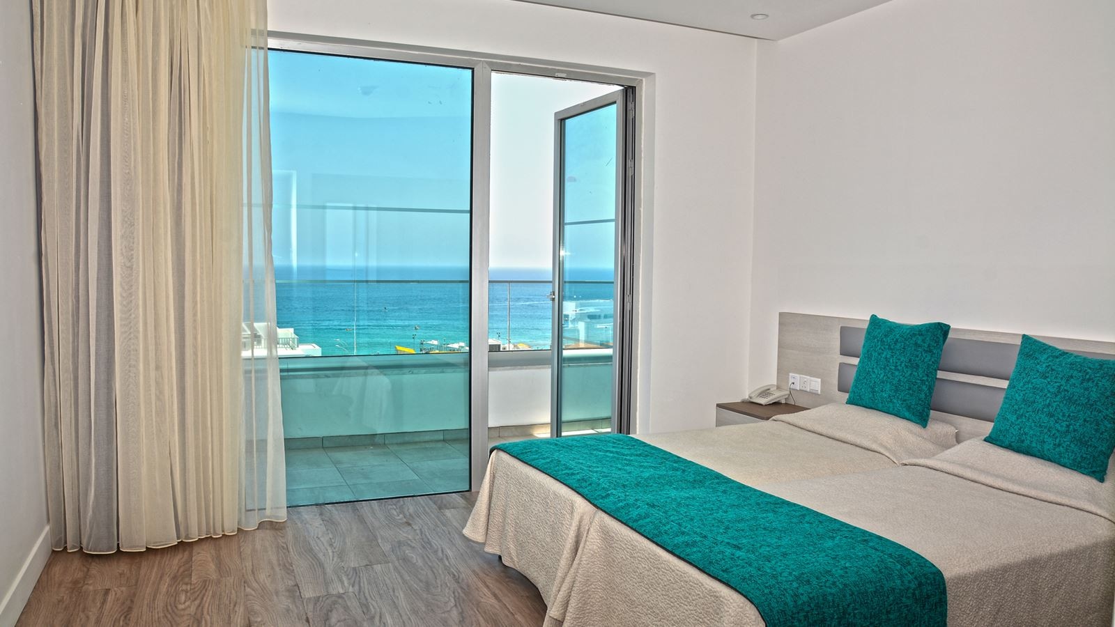 rooms-1-bedroom-standard-apartmentbalcony-or-terrace