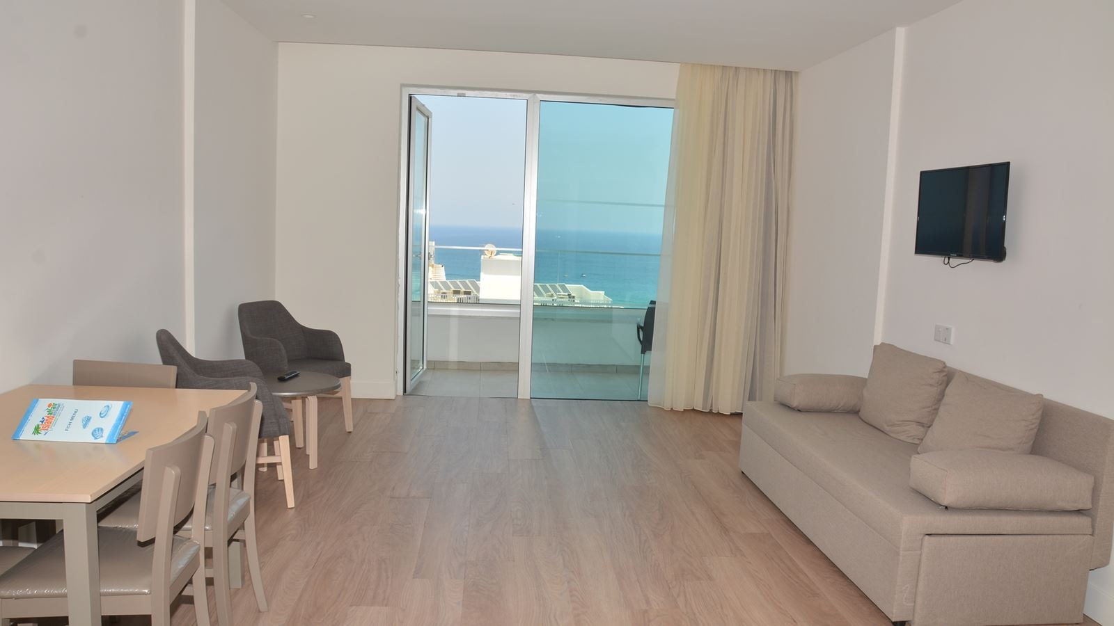 rooms-1-bedroom-standard-apartmentbalcony-or-terrace