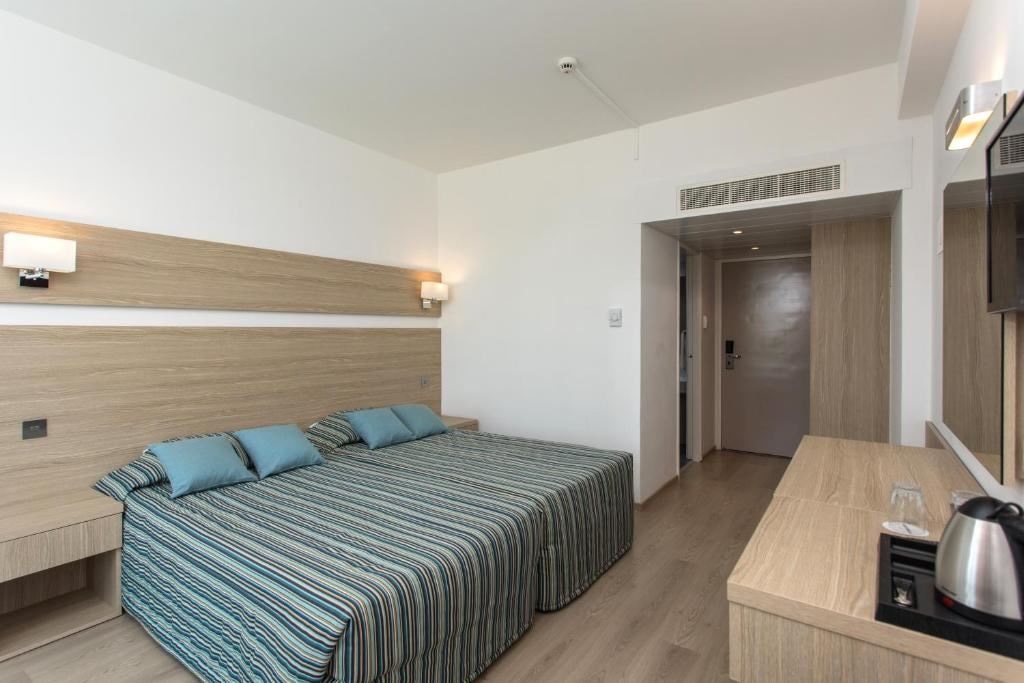 rooms-twin-standard-room-lateral-sew-view-balcony