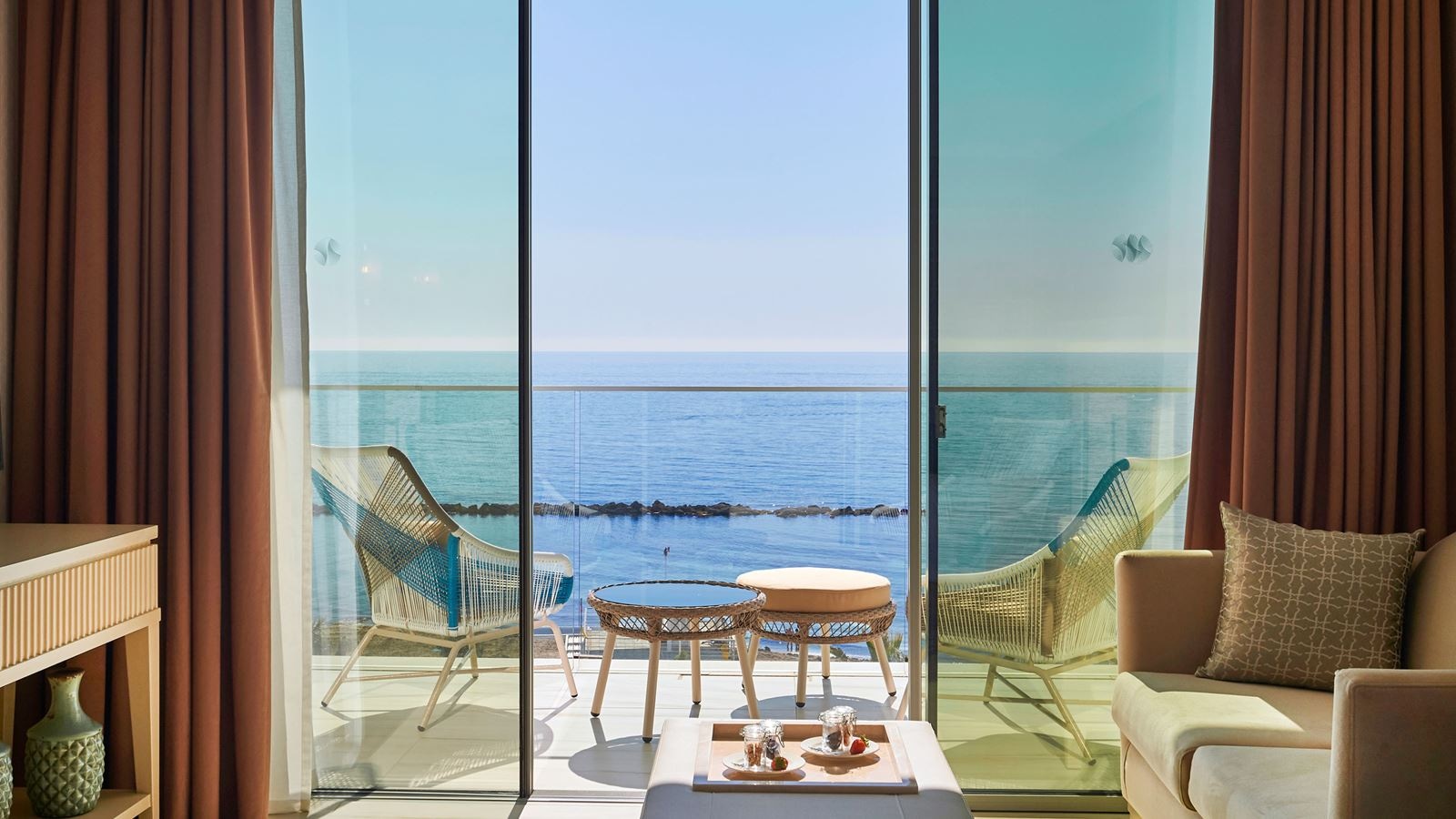 rooms-single-deluxe-room-seaview-balcony-or-terrace