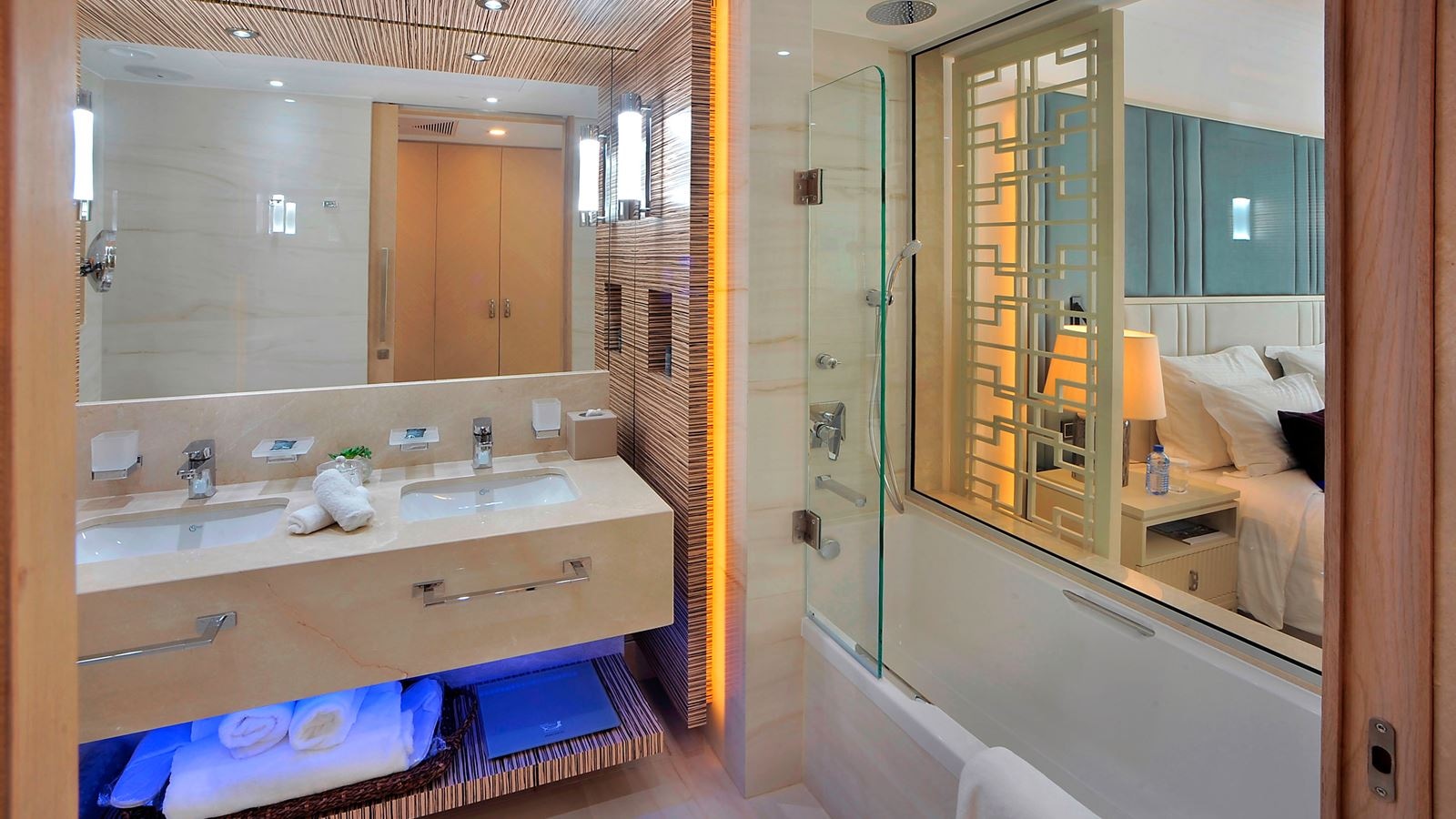 rooms-single-deluxe-room-seaview-balcony-or-terrace