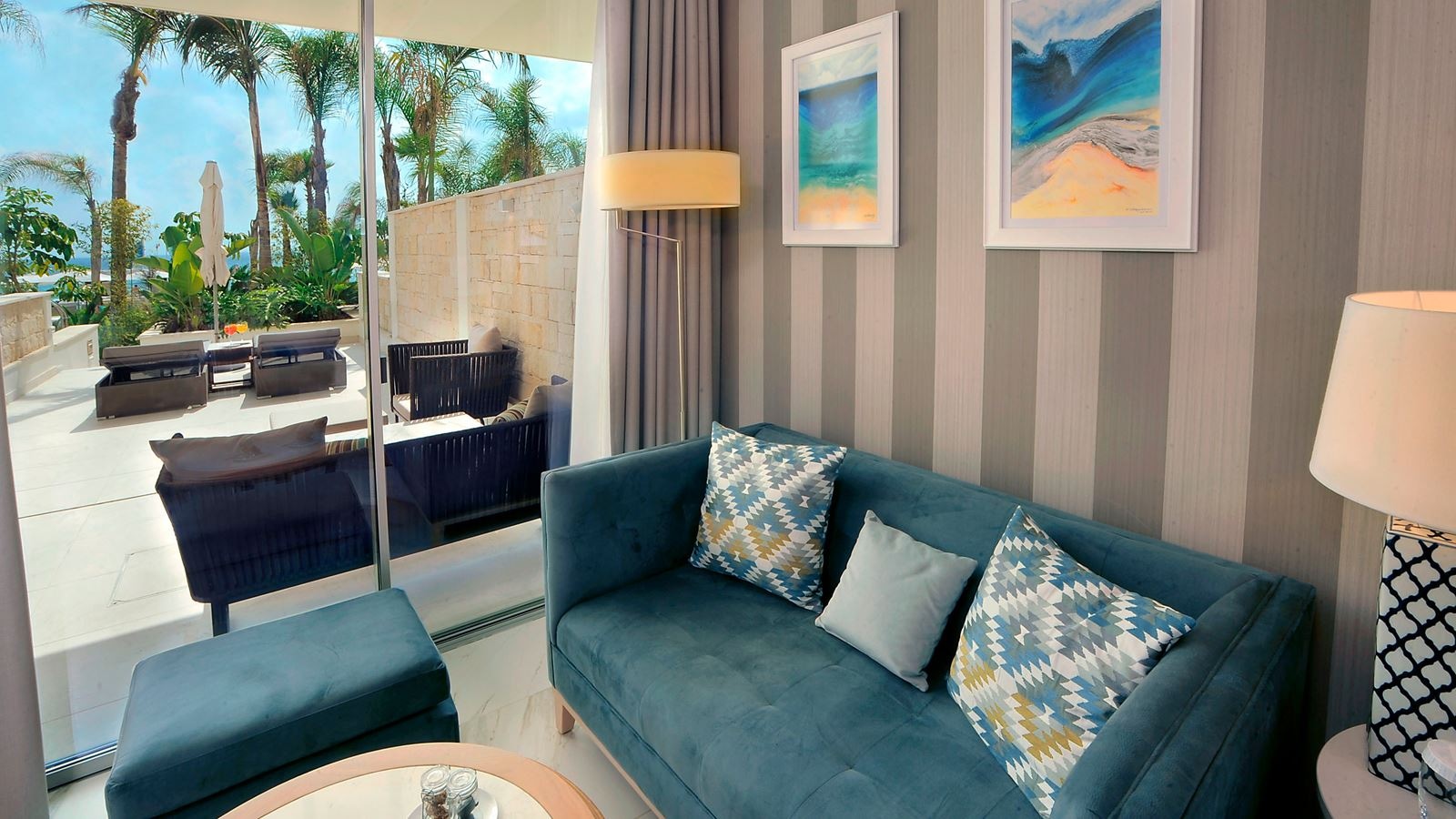 rooms-room-superior-cabana-seaview-private-garden