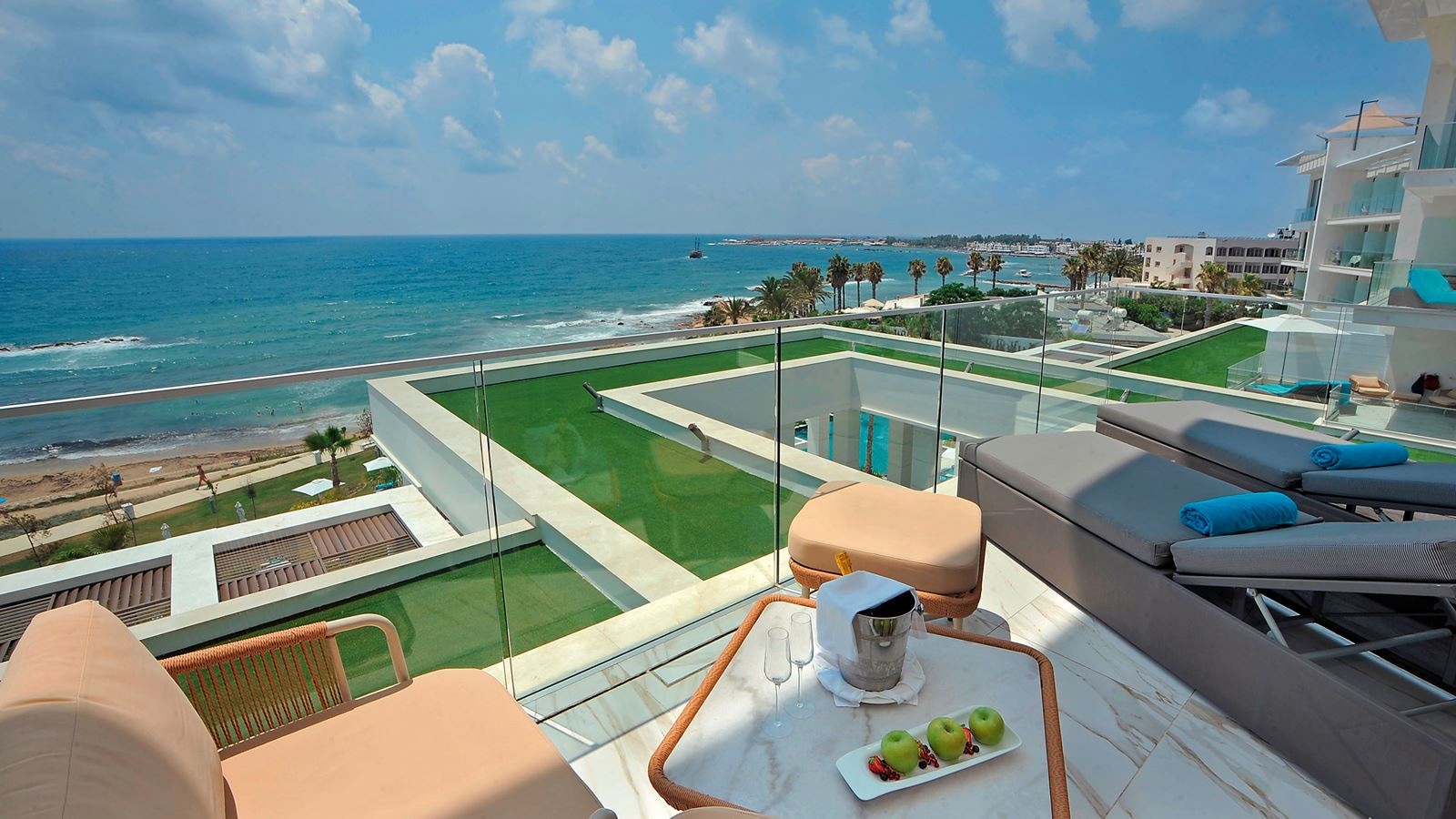 rooms-suite-seaview-honeymooners