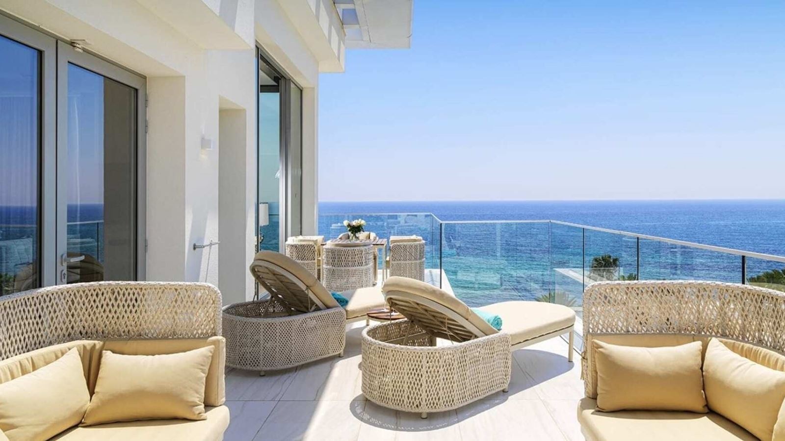 rooms-executive-suite-sea-view