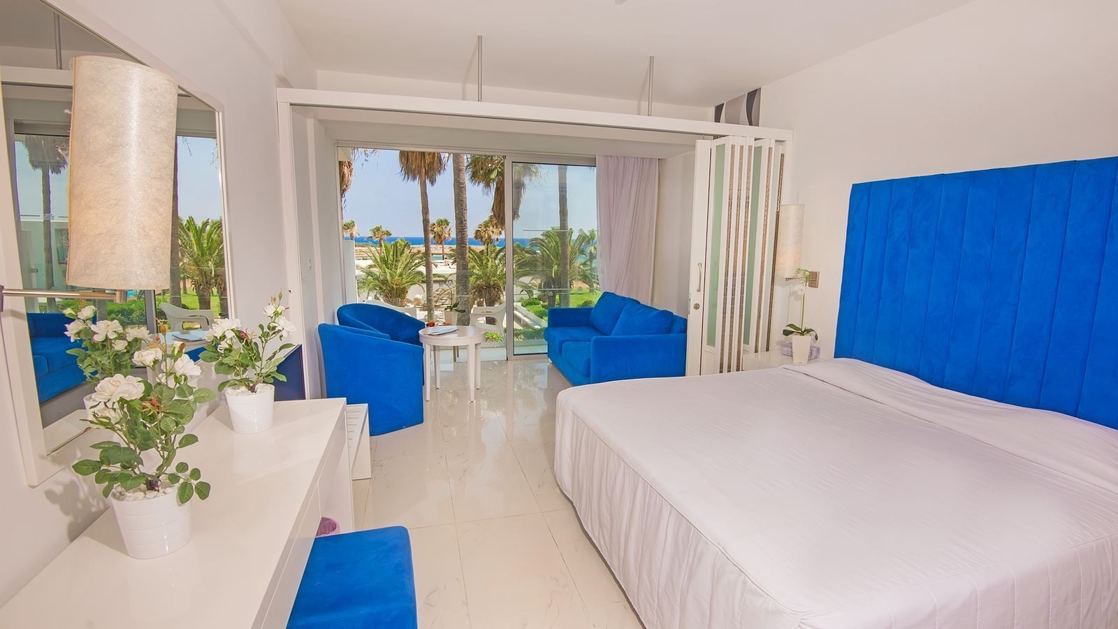 rooms-superior-familyroomlateralseaviewbalcony-or-terrace