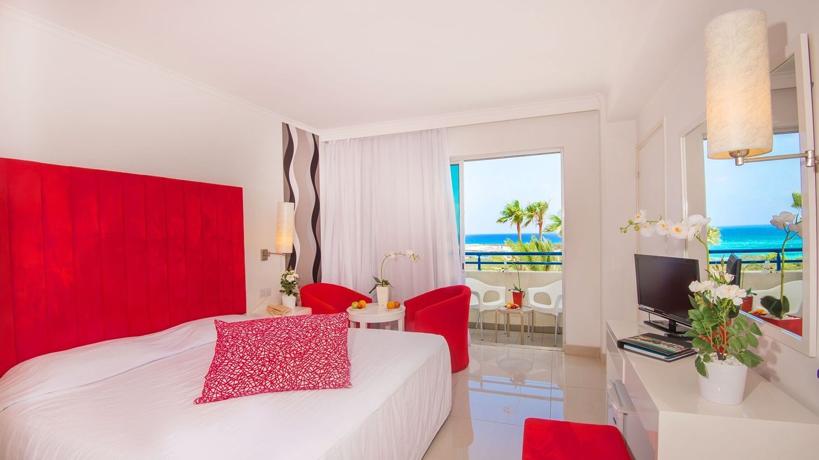 rooms-superior-familyroom-seaview-balcony-or-terrace