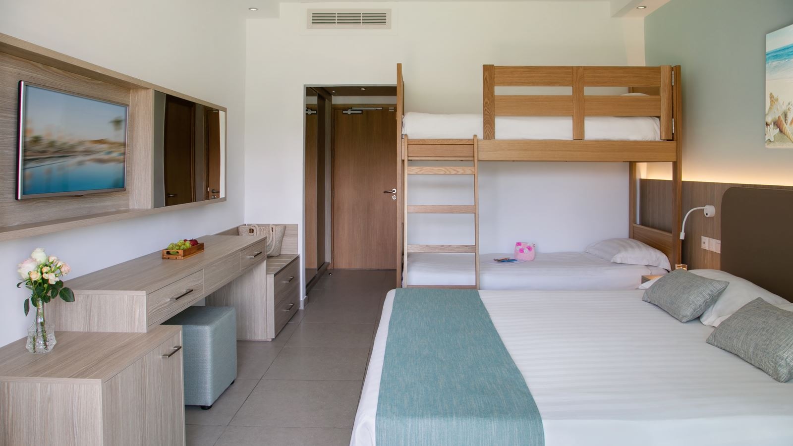 rooms-family-room-garden-view