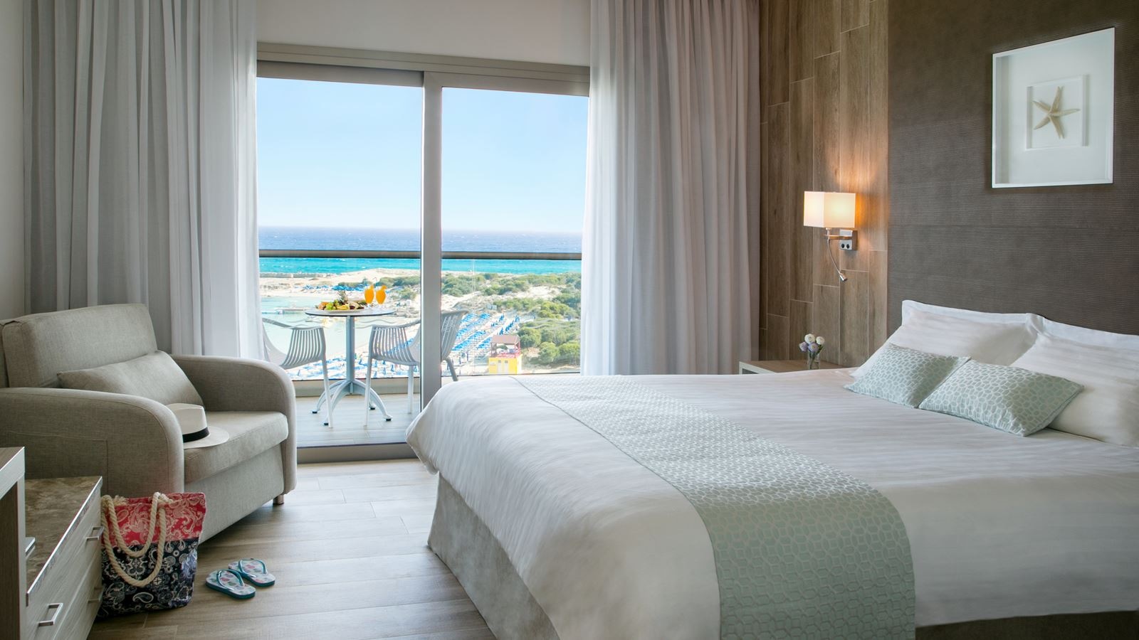 rooms-room-superior-front-sea-view