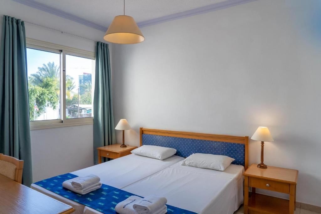 rooms-2-bedroom-standard-apartment