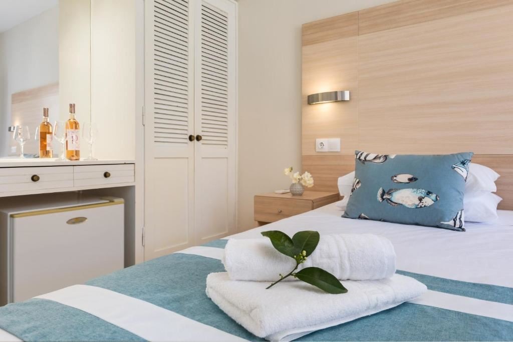 rooms-singleuse-standard-room-lateralseaview-balcony