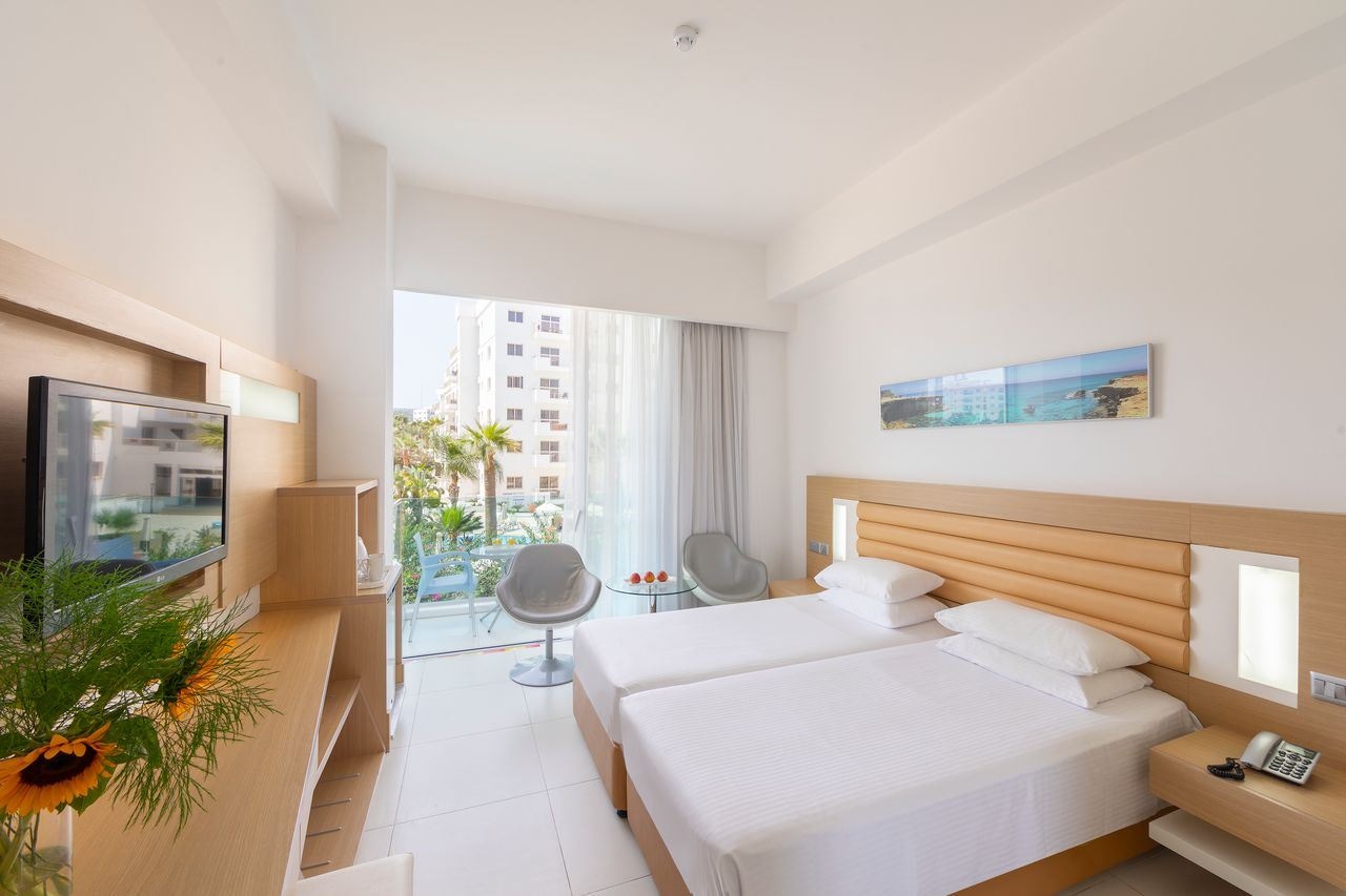 rooms-standard-room-inland-view-balcony