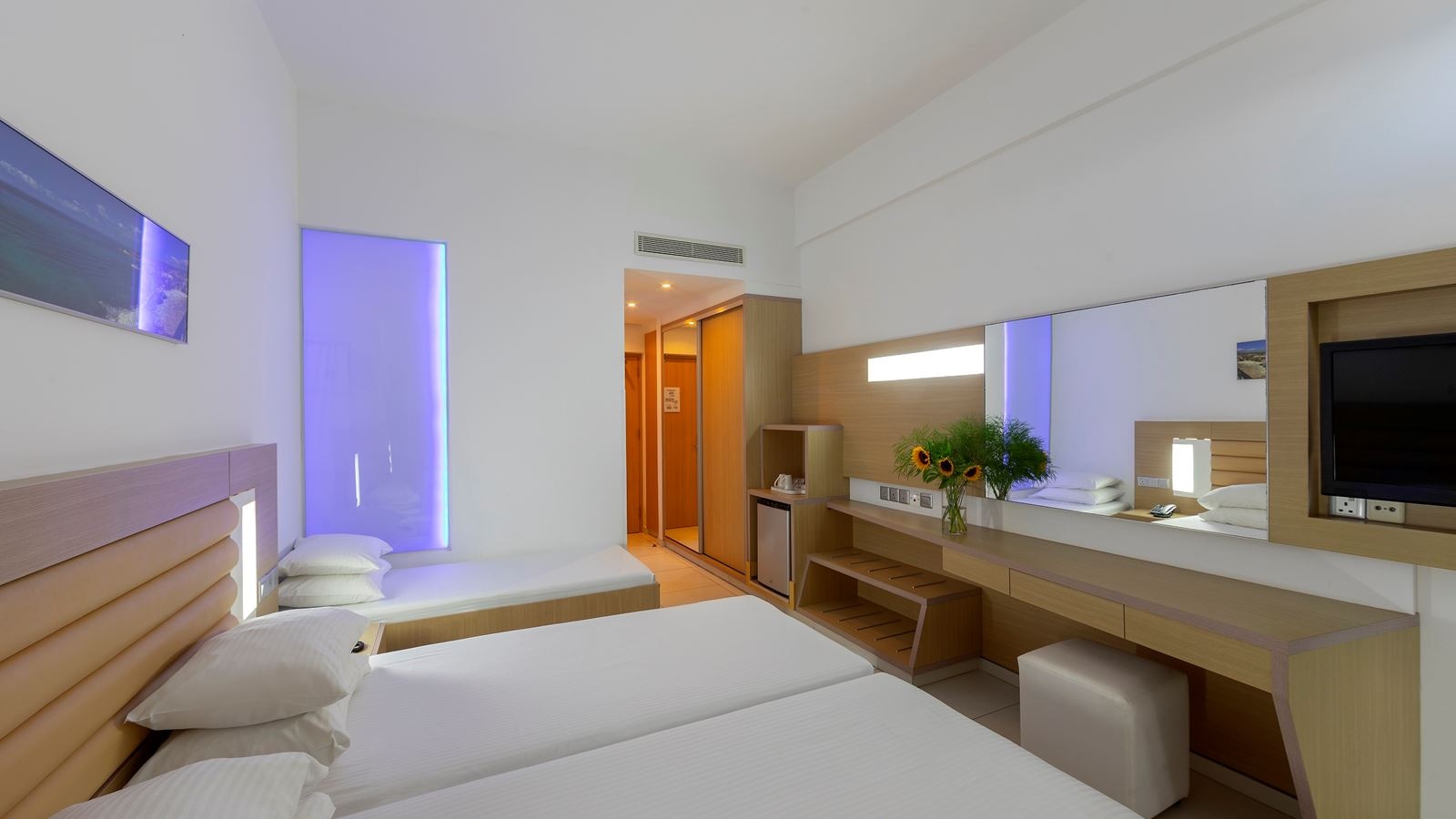 rooms-superior-room-seaview-balcony