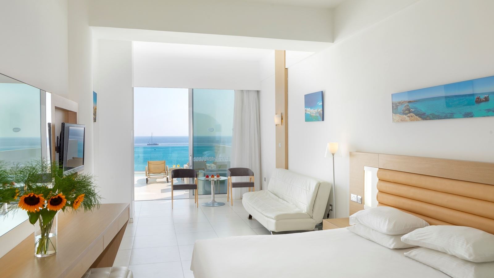 rooms-superior-room-seaview-balcony