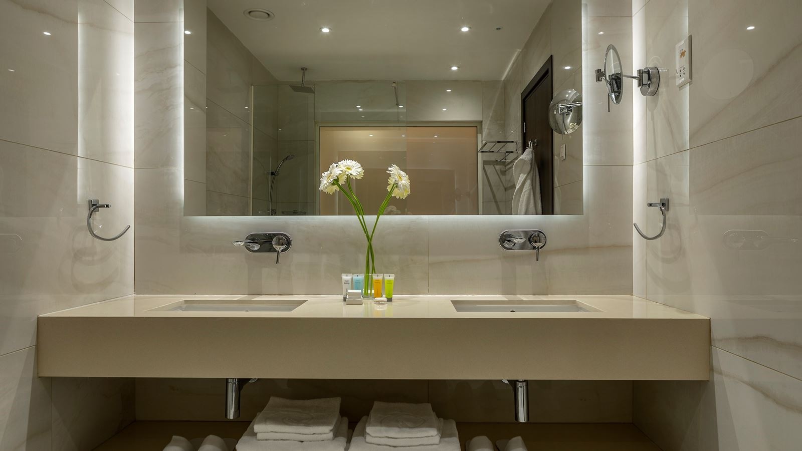 rooms-superior-room-seaview-balcony