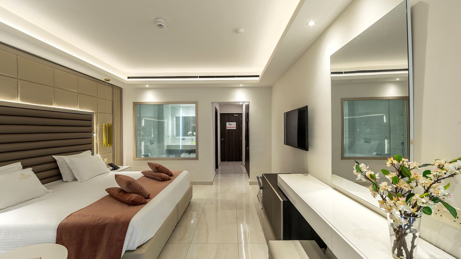 rooms-superior-familyroom-seaview-balcony-or-terrace