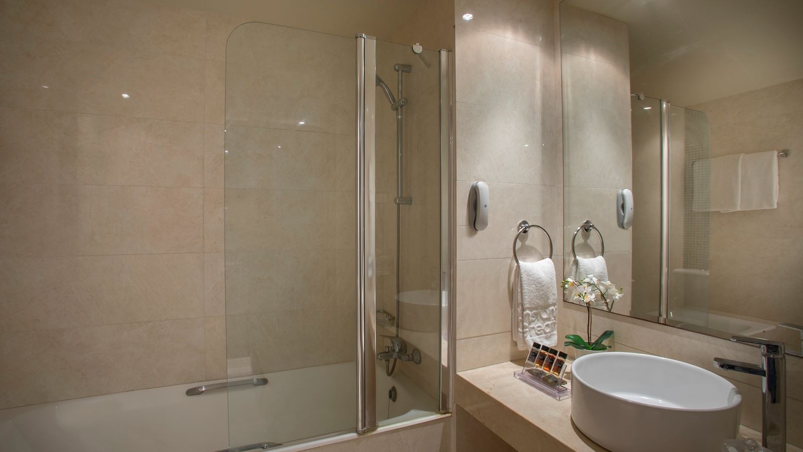 rooms-singleuse-standard-room-balcony